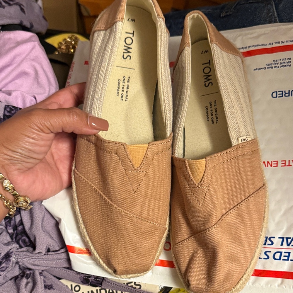 TOMS Women's Beige and Cream Espadrilles